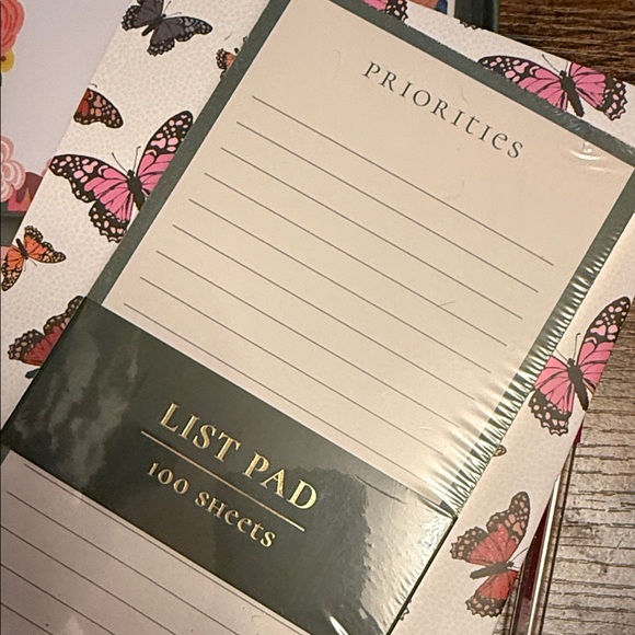 Butterfly and Floral Stationery Set with Bonus Gifts! - Picture 6 of 7